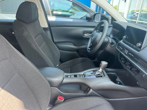 Crystal Black Pearl 2024 Honda HR-V LX