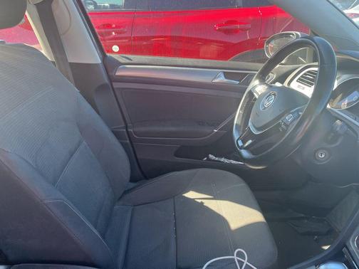 2017 Volkswagen Golf TSI S 4-Door