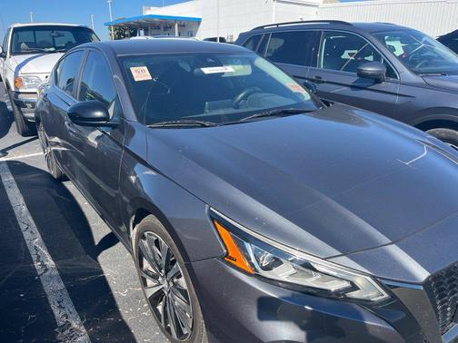Gun Metallic 2022 Nissan Altima SR FWD