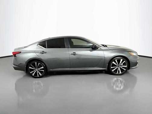 Gun Metallic 2022 Nissan Altima SR FWD