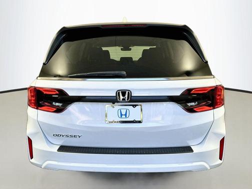 Platinum White Pearl 2026 Honda Odyssey EX-L
