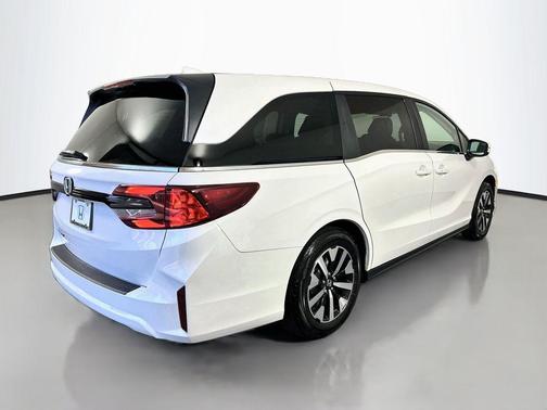 Platinum White Pearl 2026 Honda Odyssey EX-L