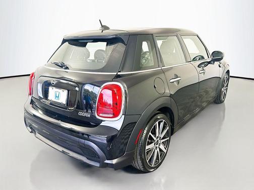 2022 MINI Hardtop Cooper