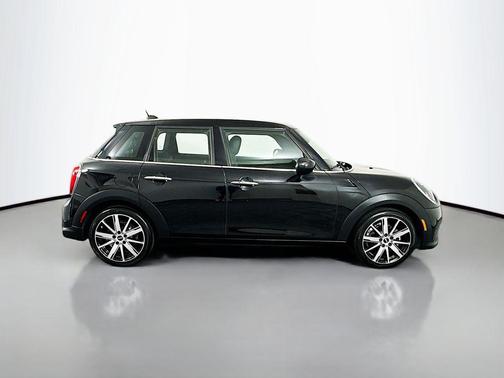 2022 MINI Hardtop Cooper