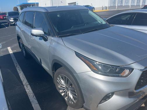 2023 Toyota Highlander Platinum