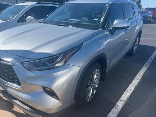 2023 Toyota Highlander Platinum