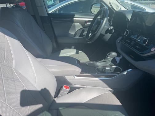 2023 Toyota Highlander Platinum