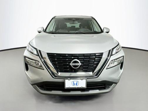Brilliant Silver Metallic 2023 Nissan Rogue SV