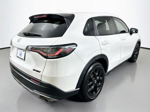 Platinum White Pearl 2025 Honda HR-V 2WD Sport