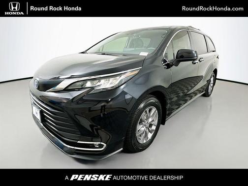2023 Toyota Sienna XLE 8 Passenger