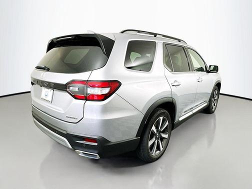 2023 Honda Pilot Touring 8-Passenger