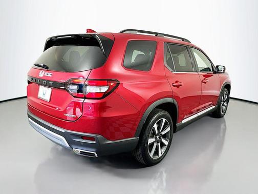 2025 Honda Pilot Touring 8-Passenger