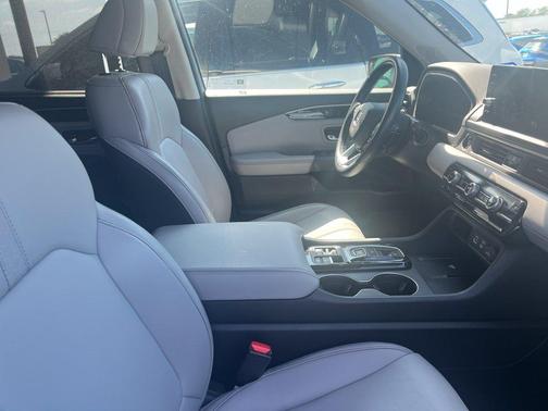 Lunar Silver Metallic 2025 Honda Pilot EX-L