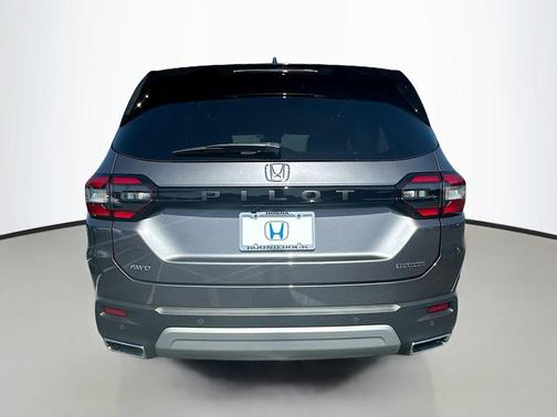 2025 Honda Pilot Touring 8-Passenger