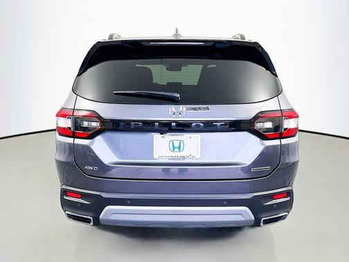 2025 Honda Pilot Touring 8-Passenger