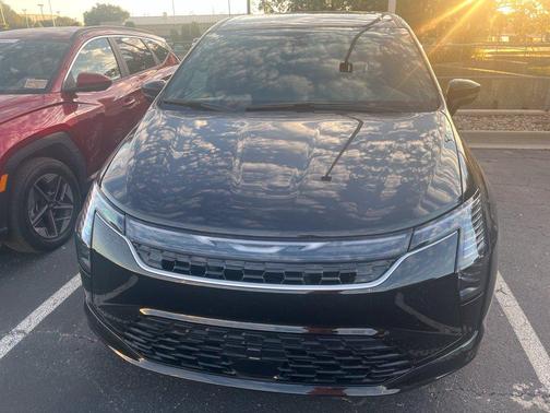 Diamond Black Crystal Pearlcoat 2027 Chrysler Pacifica L
