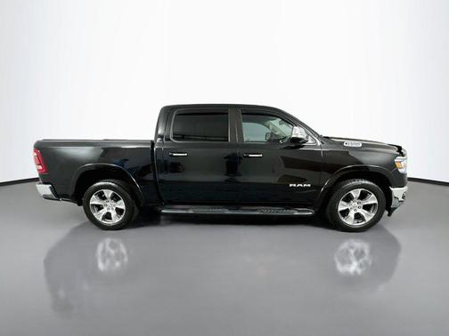 Diamond Black Crystal Pearlcoat 2020 RAM 1500 Laramie