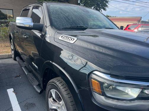 Diamond Black Crystal Pearlcoat 2020 RAM 1500 Laramie