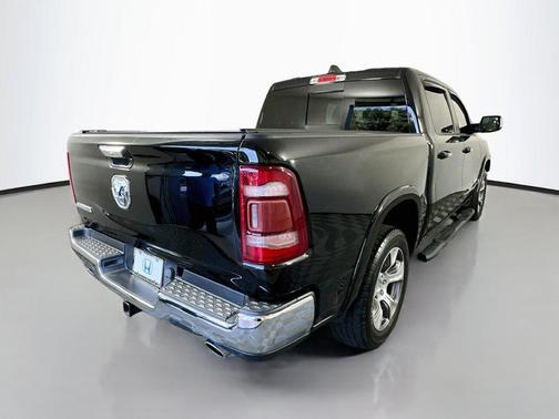 Diamond Black Crystal Pearlcoat 2020 RAM 1500 Laramie