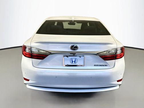 Eminent White Pearl 2016 Lexus ES 300h Base