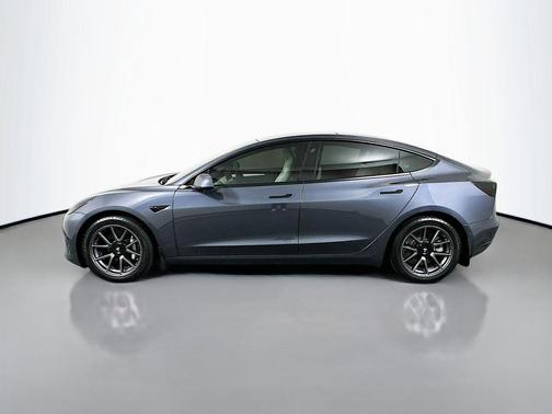 2022 Tesla Model 3 Standard Range