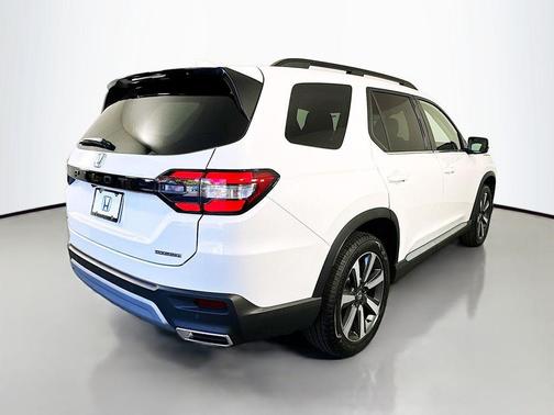 2025 Honda Pilot Touring 8-Passenger