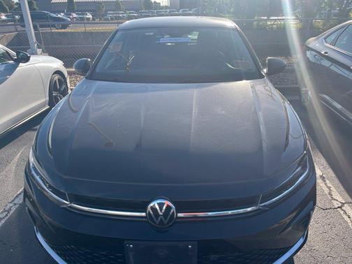 Deep Black Pearl 2025 Volkswagen Jetta 1.5T S
