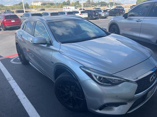 2018 INFINITI QX30 Premium