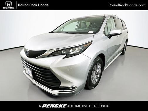 2024 Toyota Sienna XLE 8 Passenger
