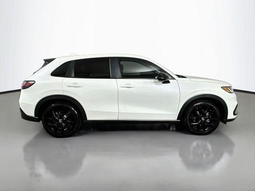 Platinum White Pearl 2024 Honda HR-V Sport
