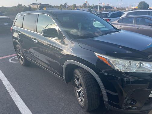 2019 Toyota Highlander LE I4
