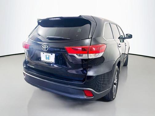 2019 Toyota Highlander LE I4