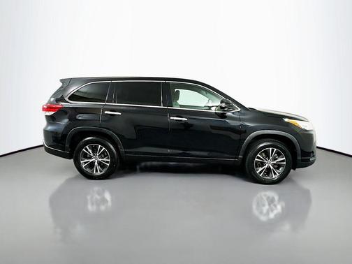 2019 Toyota Highlander LE I4