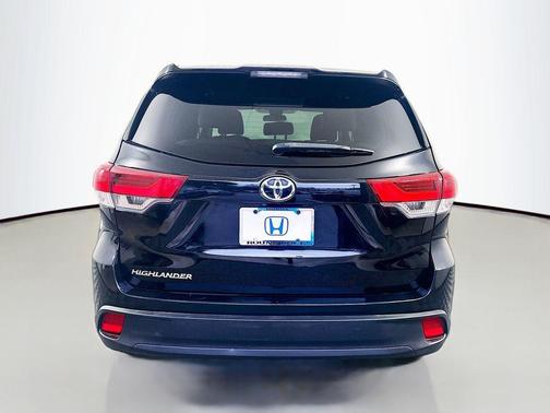 2019 Toyota Highlander LE I4