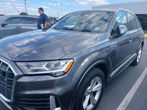 2022 Audi Q7 45 Premium Plus