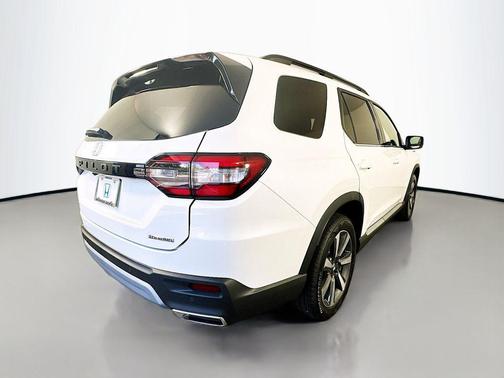 2025 Honda Pilot Touring 8-Passenger