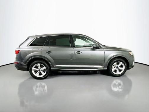 2022 Audi Q7 45 Premium Plus