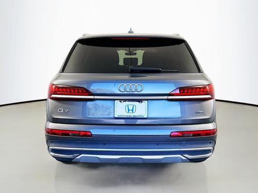 2022 Audi Q7 45 Premium Plus