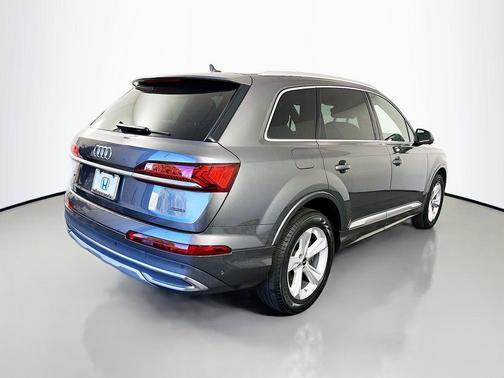 2022 Audi Q7 45 Premium Plus