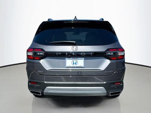 2025 Honda Pilot Touring 8-Passenger