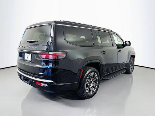 2024 Jeep Wagoneer Series II 4x2