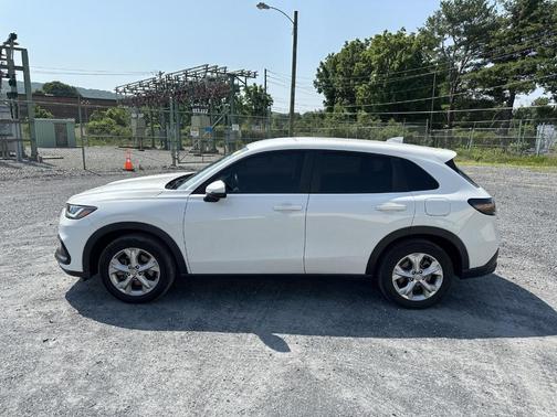 Platinum White Pearl 2024 Honda HR-V LX