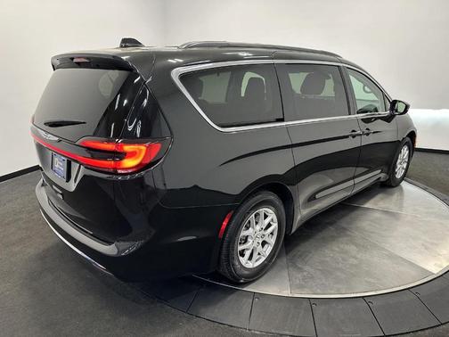 2022 Chrysler Pacifica Touring-L