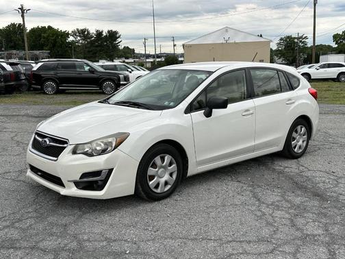 Crystal White Pearl 2015 Subaru Impreza 2.0i