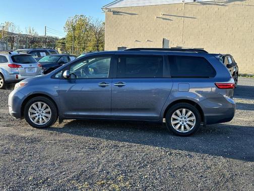 2017 Toyota Sienna XLE