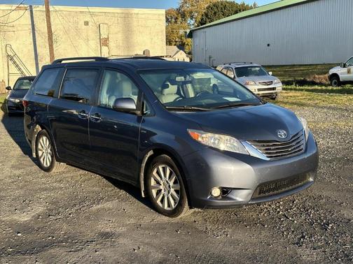 2017 Toyota Sienna XLE