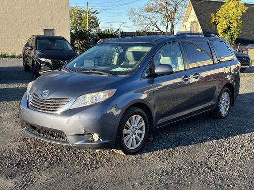 2017 Toyota Sienna XLE