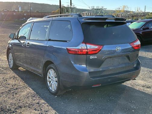 2017 Toyota Sienna XLE