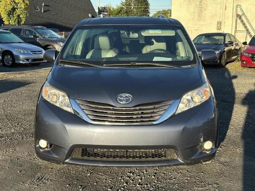2017 Toyota Sienna XLE
