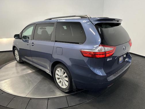 2017 Toyota Sienna XLE